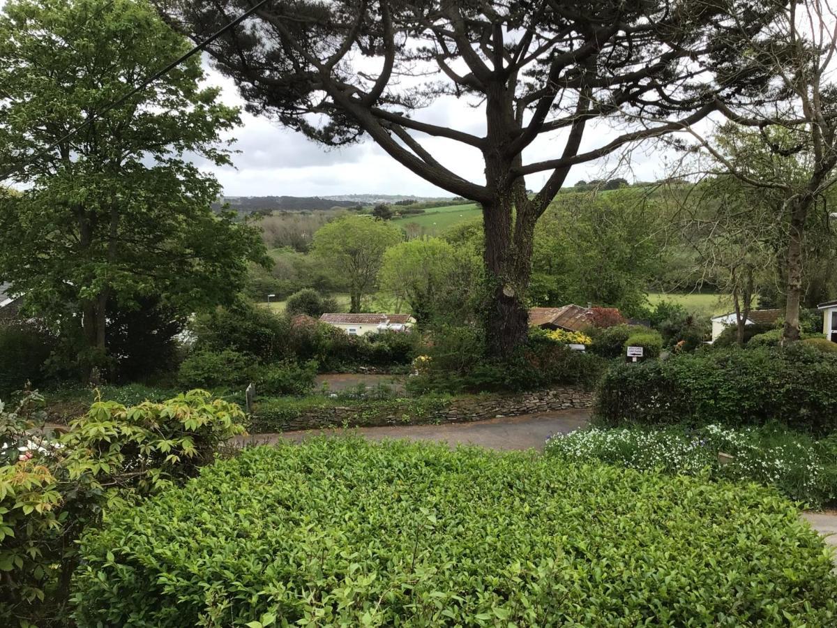 Cozy Camborne Studio Retreat With Two Single Beds 외부 사진
